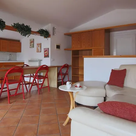 Italianway - Piazza Nuova 3 *