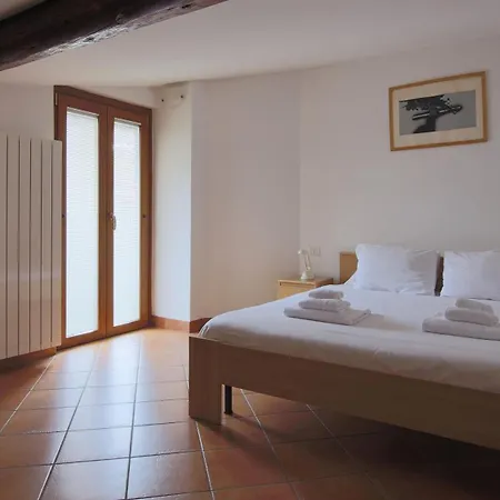 Italianway - Piazza Nuova 3 *