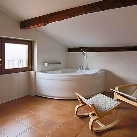 Italianway - Piazza Nuova 3 *