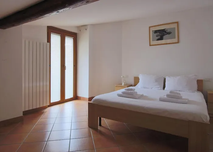 Italianway - Piazza Nuova 3 *