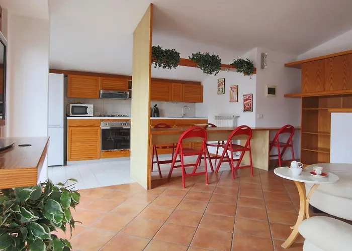 Italianway - Piazza Nuova 3 *