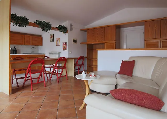 Italianway - Piazza Nuova 3 *