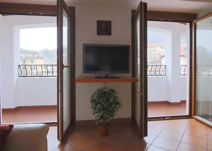 Italianway - Piazza Nuova 3 * San Fedele Intelvi